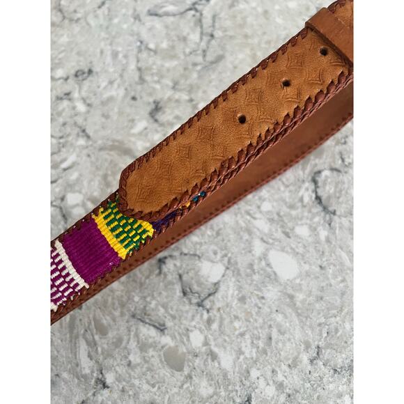 Vintage Boho Artsy Embroidered Genuine Leather Belt Multicolored Size 30 JL - Picture 2 of 8